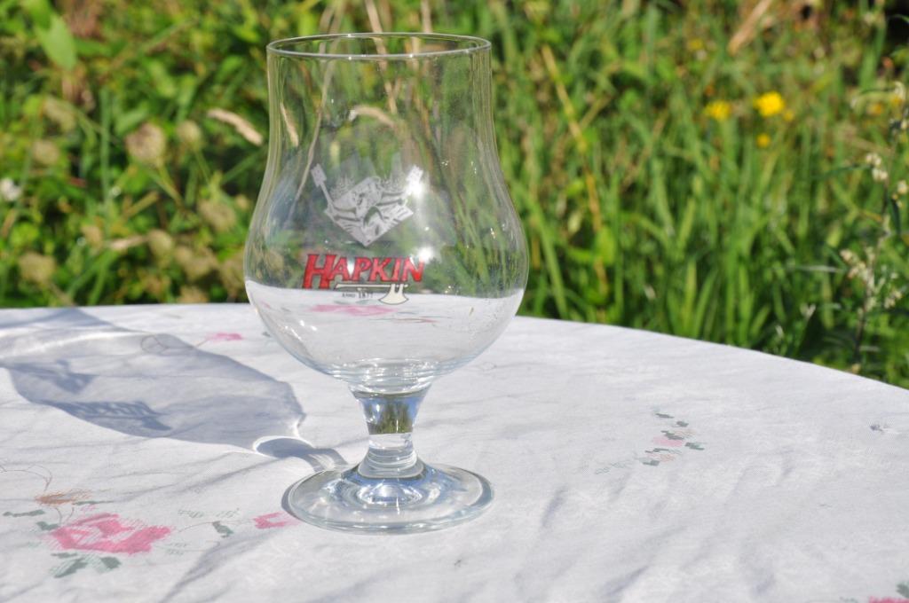 verre a biere sur pied hapkin, Enlèvement ou Envoi, Comme neuf, Verre ou Verres, Autres marques