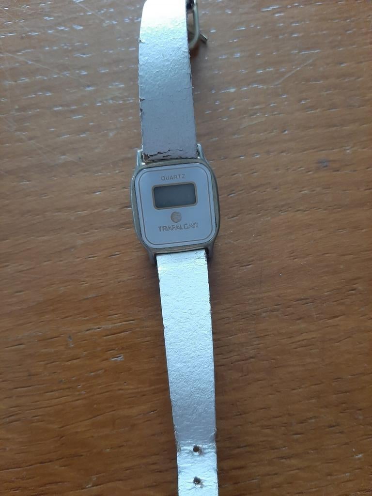 Montre numérique vintage Trafalgar Quartz pour femmes, Collections, Enlèvement ou Envoi