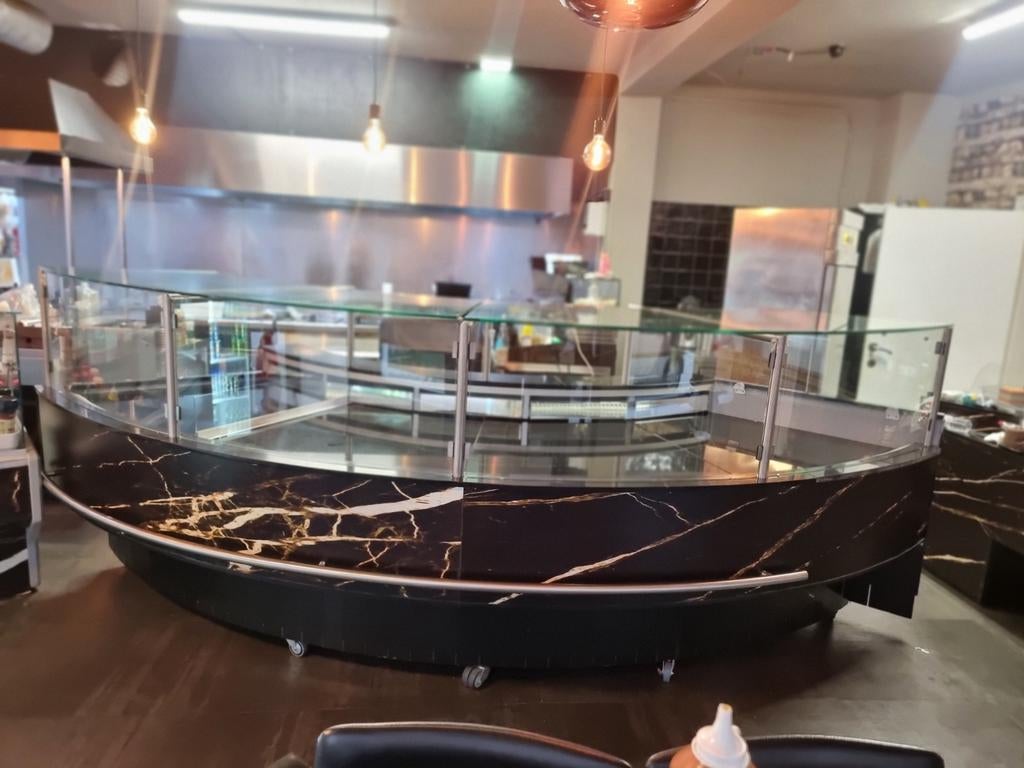 Koeltoog, luxe koeltoonbank met marmerblad  en motor., Ophalen