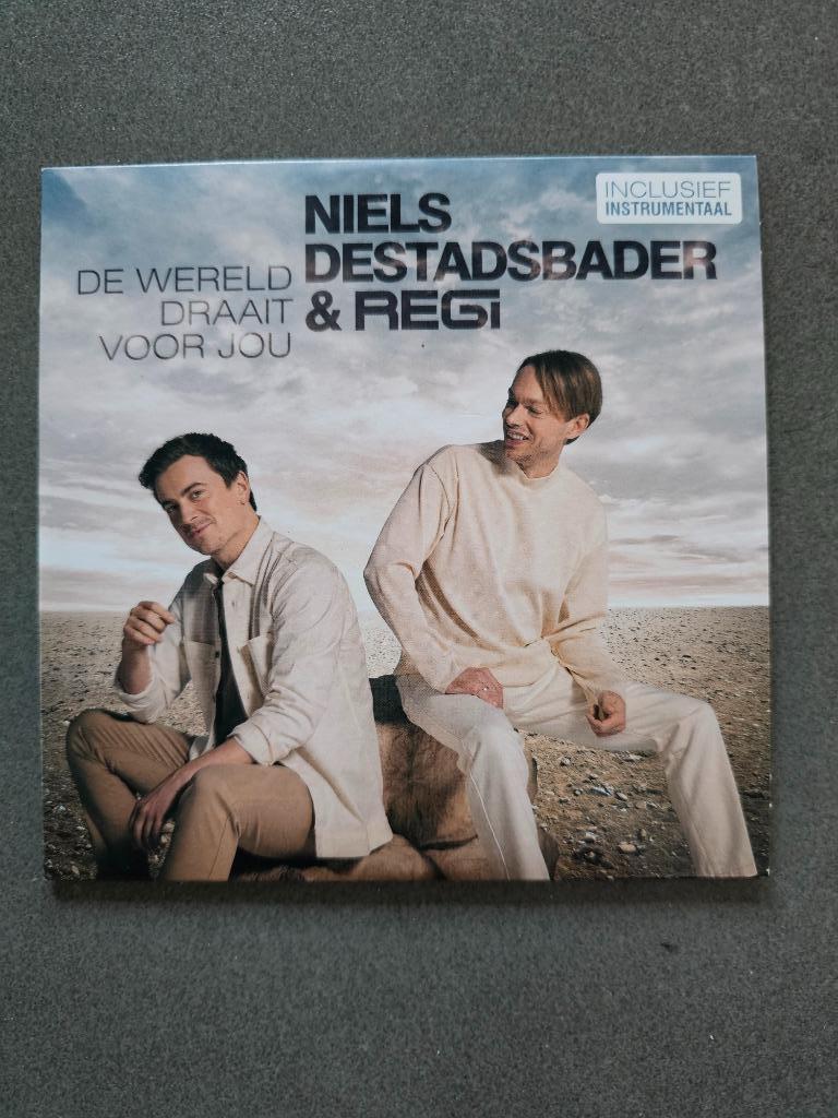 single - Niels Destadsbader ft. Regi, CD & DVD, CD Singles, Comme neuf, En néerlandais, 1 single, Enlèvement ou Envoi