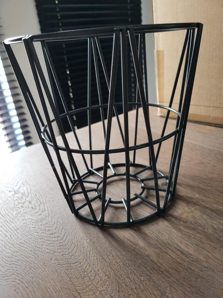 Ijzeren mandje stevig, Ophalen, Zo goed als nieuw, Mand