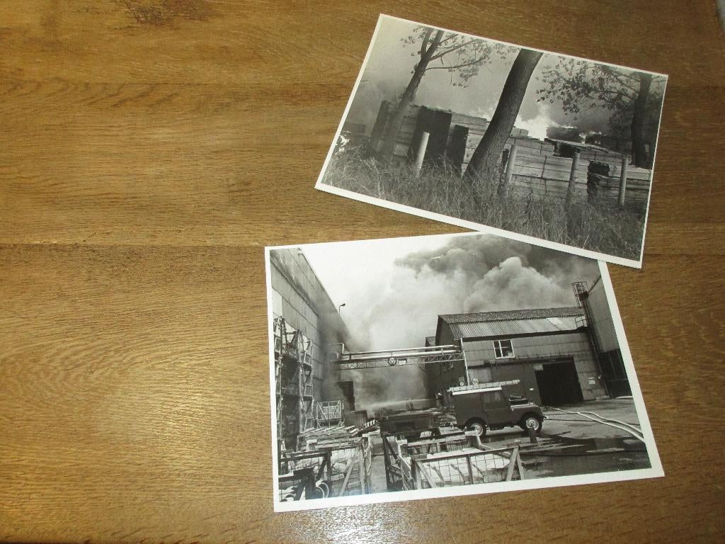 2 PERSFOTO'S BRAND INTERVENTIE BRANDWEER, Ophalen of Verzenden, Zo goed als nieuw, Overige onderwerpen, Foto