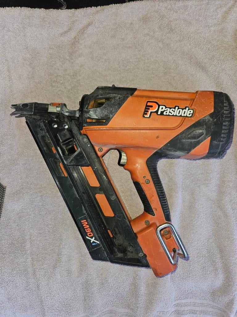 Paslode IM90Xi, Ophalen