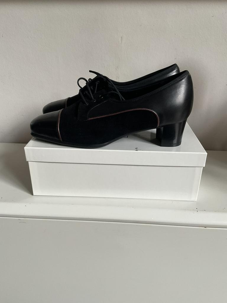 Nieuw ! Veterschoenen met hakje maat 38,5, Kleding | Dames, Schoenen, Zwart, Ophalen of Verzenden