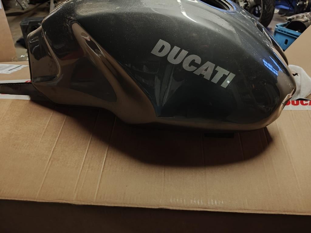 Réservoir d'essence Ducati Monster 900 IE, Motos, DUCATI, Enlèvement ou Envoi, Utilisé, Jackierogier@outlook.be