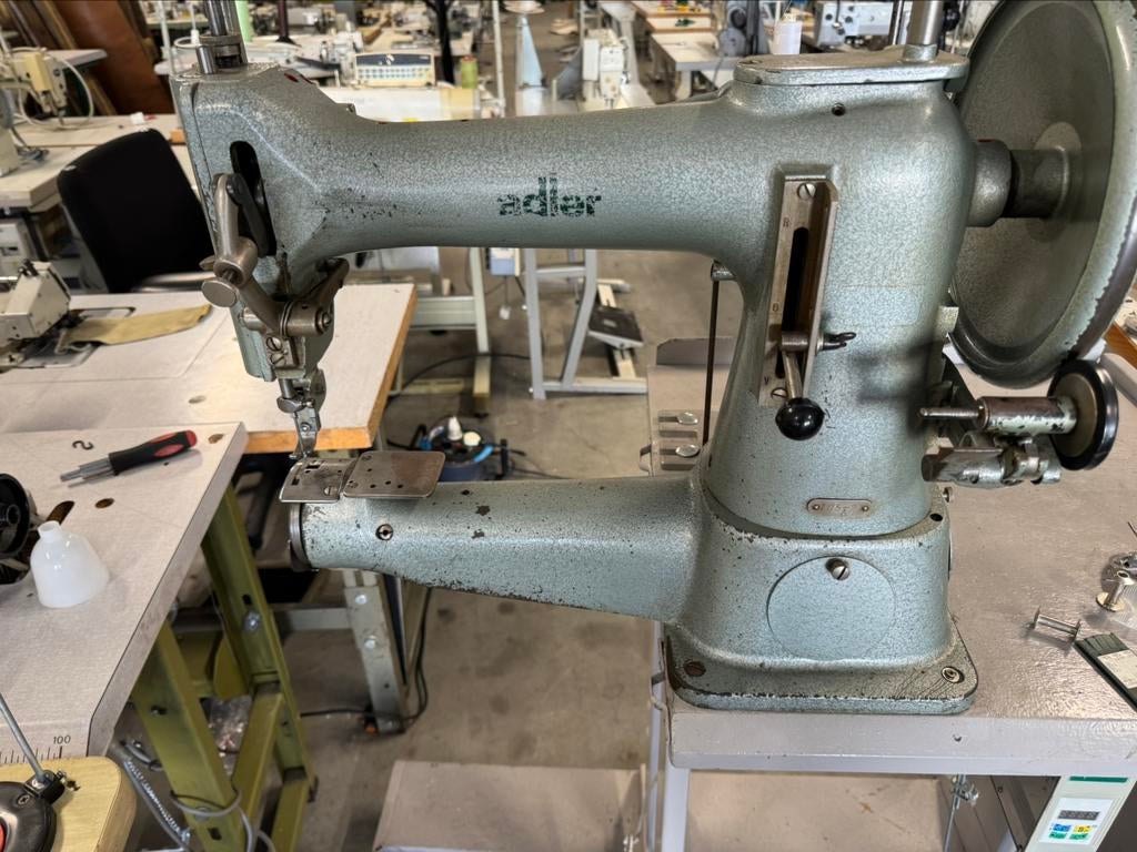 Industriele naaimachine adler 105-27 zwaar draad vrije arm, Enlèvement ou Envoi, Machine à coudre, Brother