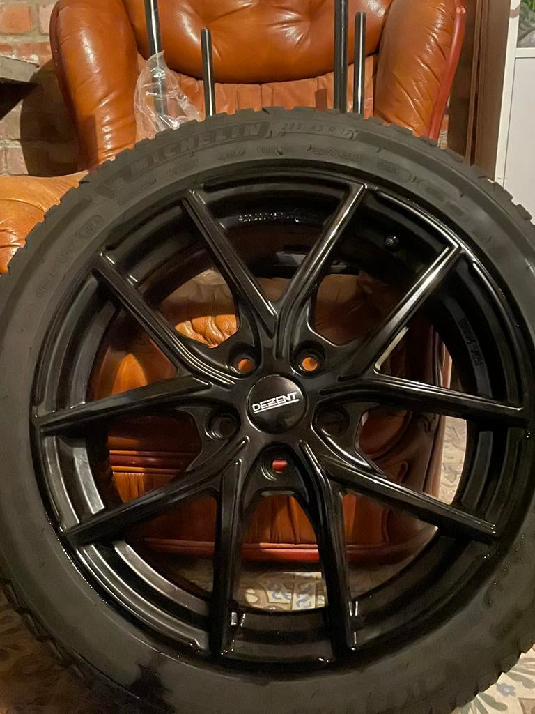 Dezent 17 inch zwarte velgen met 4seizoens michelin banden, Enlèvement, 17 pouces, Pneu(s)