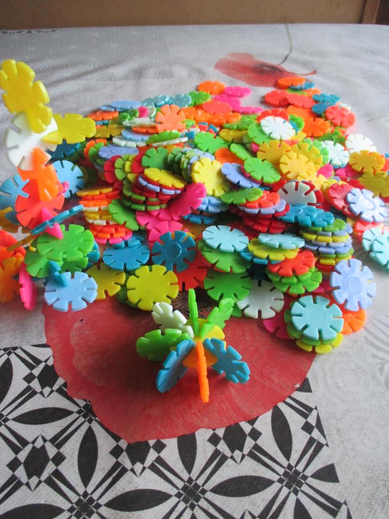 speelgoed steek bloemen, Kinderen en Baby's, Ophalen of Verzenden, Zo goed als nieuw, Bouwen