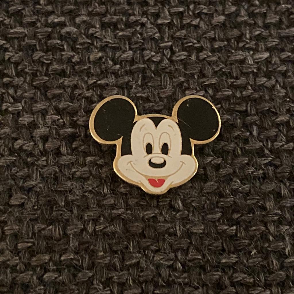 PIN - DISNEY - MICKEY MOUSE, Envoi, Utilisé, Figurine, Insigne ou Pin's