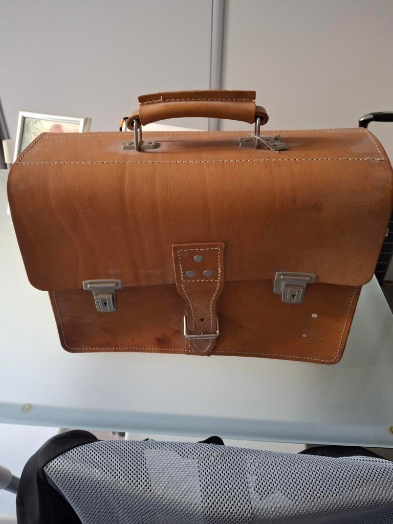 Cartable, Enlèvement, Cuir