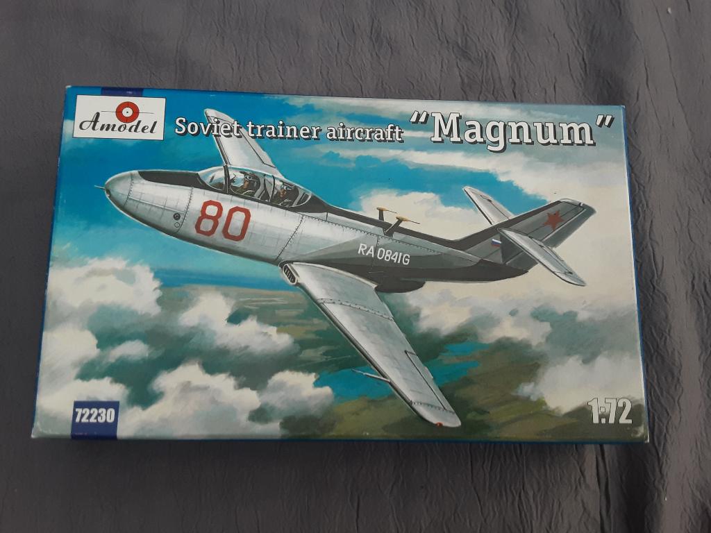 Maquette avion AMODEL SOVIET TRAINER MAGNUM 1/72 72230, Hobby & Loisirs créatifs, Enlèvement ou Envoi, Avion