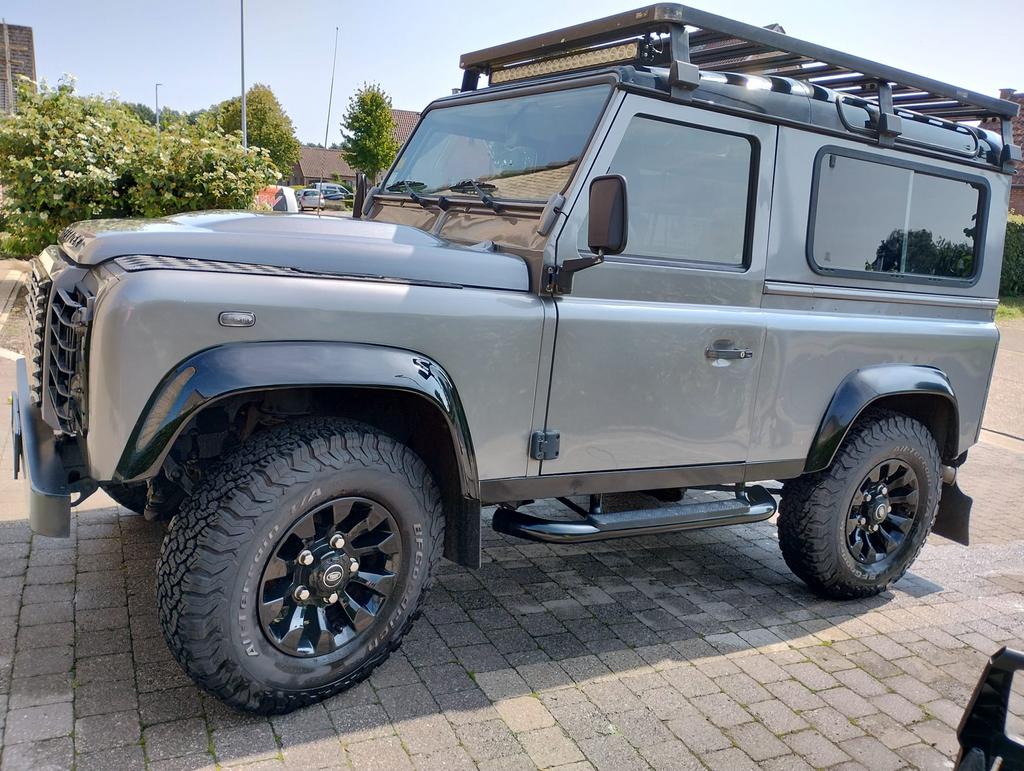 Land Rover Defender 90 2.2 TDI (2012) 140.000km, 90 kW, Euro 5, Zwart, 4 cilinders
