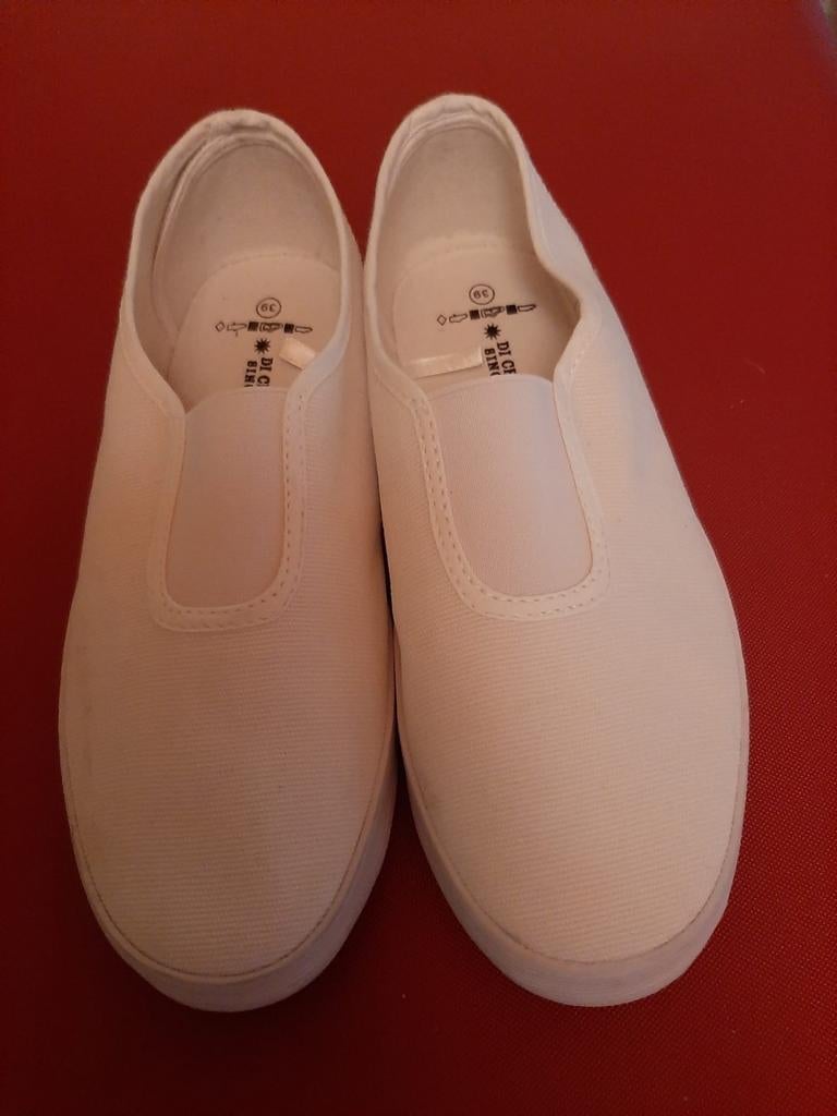 Nouvelles chaussures de gymnastique, Enlèvement ou Envoi, Neuf