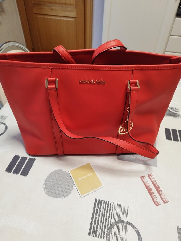 Rode handtas van Michael Kors, Bijoux, Sacs & Beauté, Enlèvement ou Envoi, Utilisé, Rouge, Autres marques