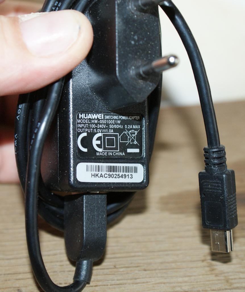 HUAWEI chargeur hw-050100e1w avec Câble USB A/mini USB-B, Enlèvement ou Envoi, Comme neuf, Huawei, Câble de charge