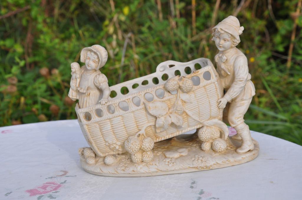 jardinière en biscuit blanc motif enfants, Enlèvement ou Envoi