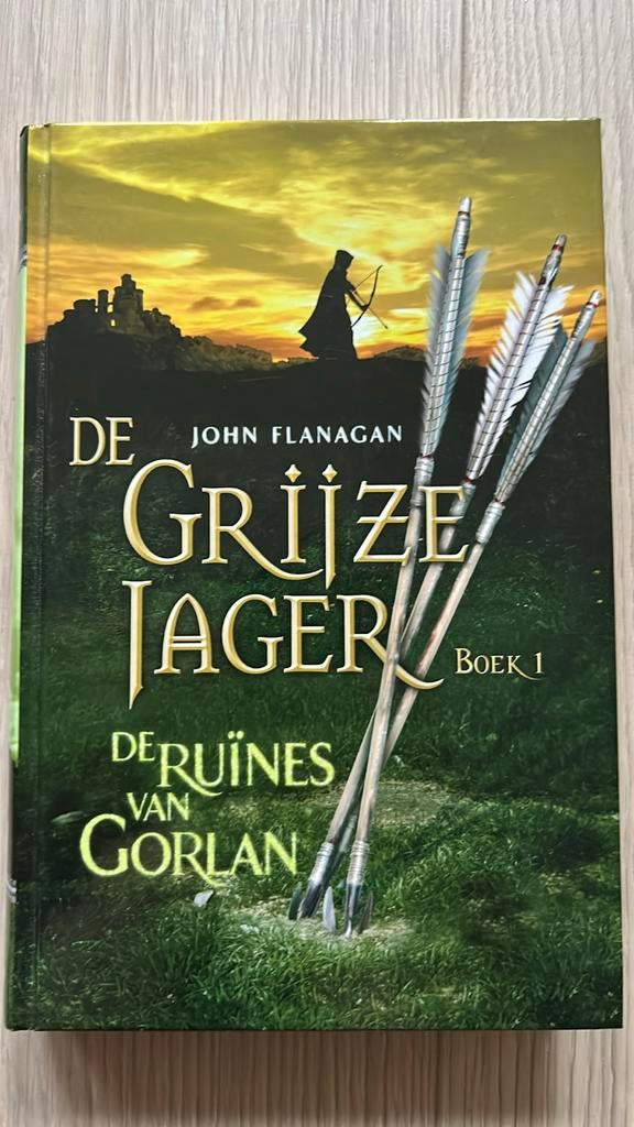 De grijze jager - De ruïnes van Gorlan (John Flanagan), Boeken, Ophalen of Verzenden, Zo goed als nieuw, John Flanagan