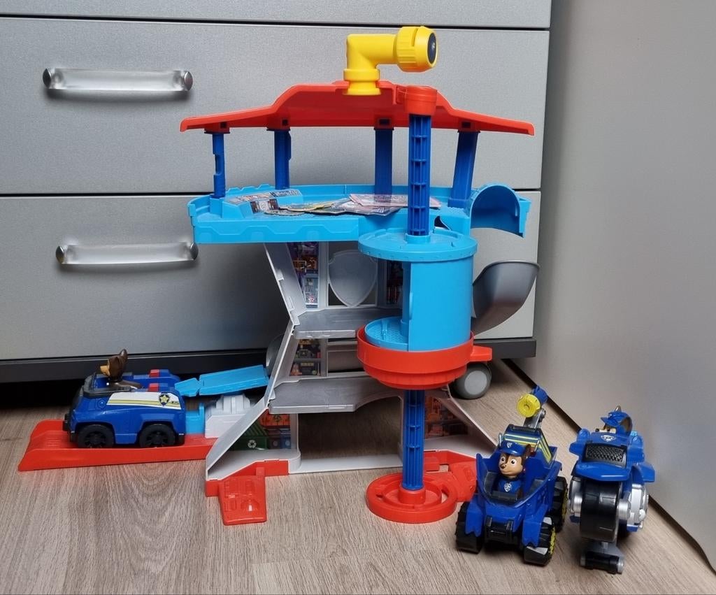 Toren Paw Patrol met 8 voertuigen, Enlèvement, Utilisé