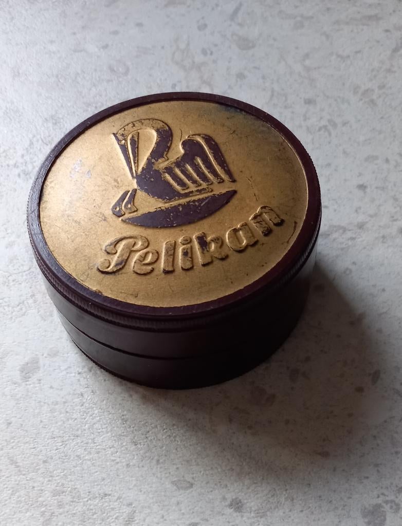 Boîte Pelikan (numérotée 351) diam.6 cm, Enlèvement, Utilisé