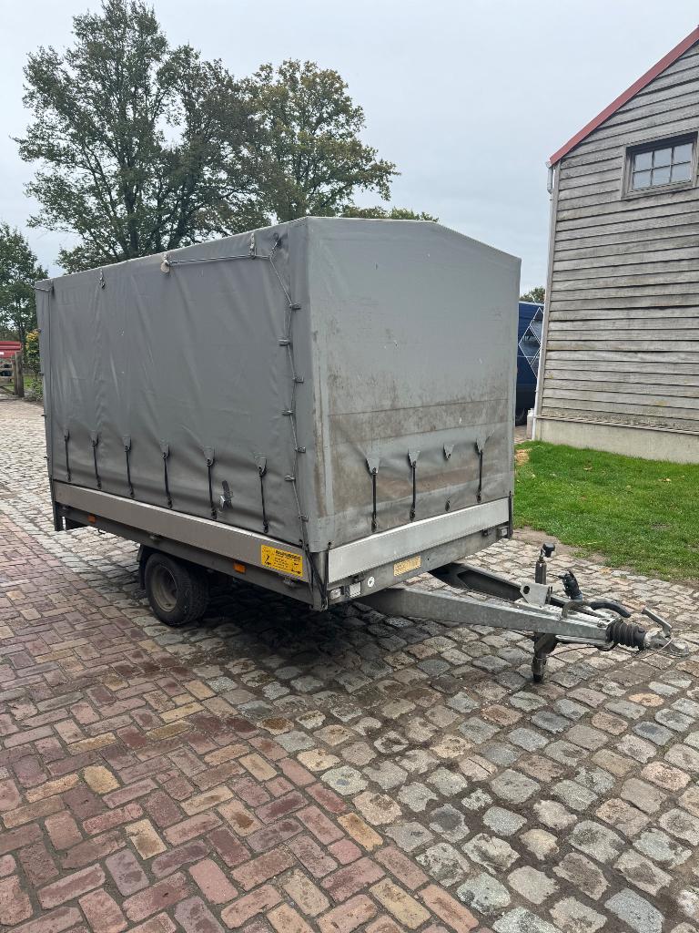 Aanhangwagen, Enlèvement, Utilisé