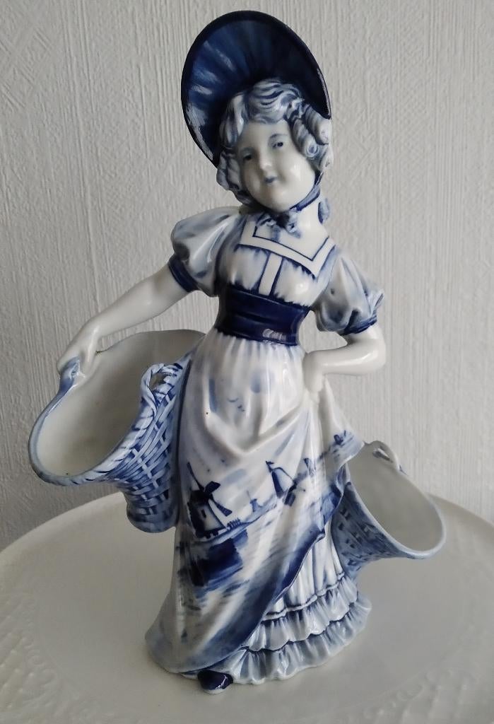 Antiek beeldje Delft  Vissersvrouw met 2 vismanden, Antiek en Kunst, Ophalen of Verzenden