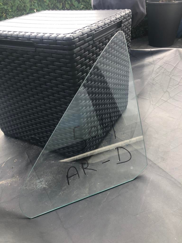 vitre arrière droite Peugeot 504, Utilisé, Pièces Oldtimer ou Ancêtre