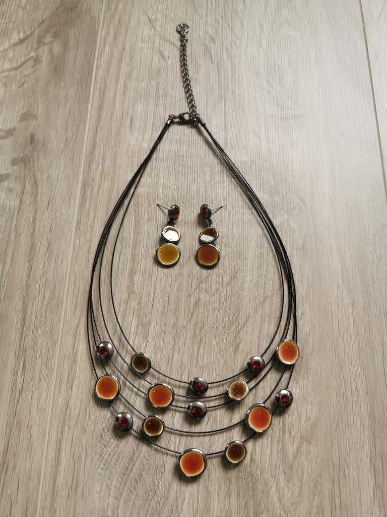 Set ketting met oorbellen, Bijoux, Sacs & Beauté, Colliers, Rouge, Pierre ou Minéral, Enlèvement ou Envoi, Comme neuf