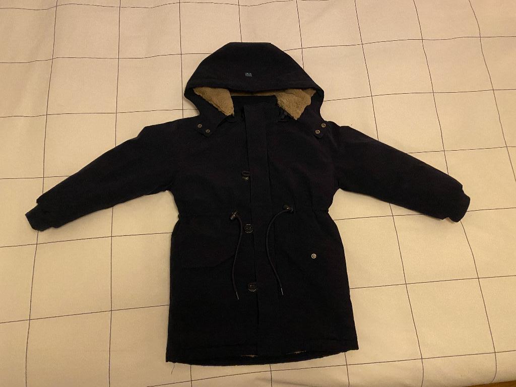 Blauwe Winterjas met zachte voering (Mayoral - maat 122), Kinderen en Baby's, Gebruikt, MAYORAL, Ophalen of Verzenden, Jongen