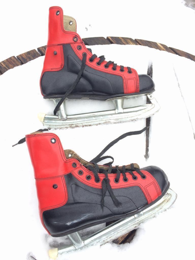 Jaren 80 ijshockey schaatsen rood zwart original eighties 44, Sport en Fitness, IJshockey, Gebruikt, Schaatsen, Ophalen of Verzenden
