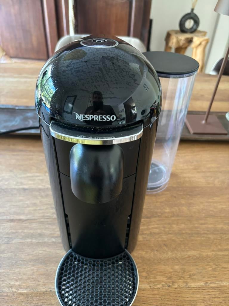 Nespresso Vertuo koffiemachine met capsules, Réservoir d'eau amovible, Dosettes et capsules de café, Comme neuf, Enlèvement