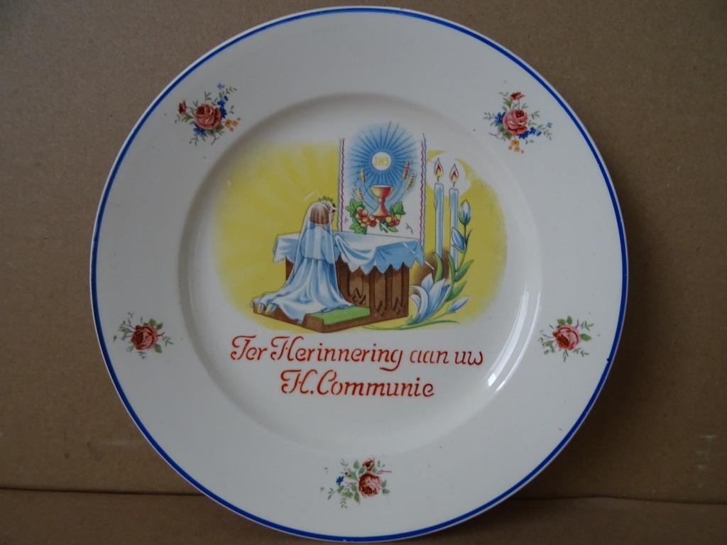 Assiette de communion ancienne Société Céramique Maestricht, Enlèvement ou Envoi