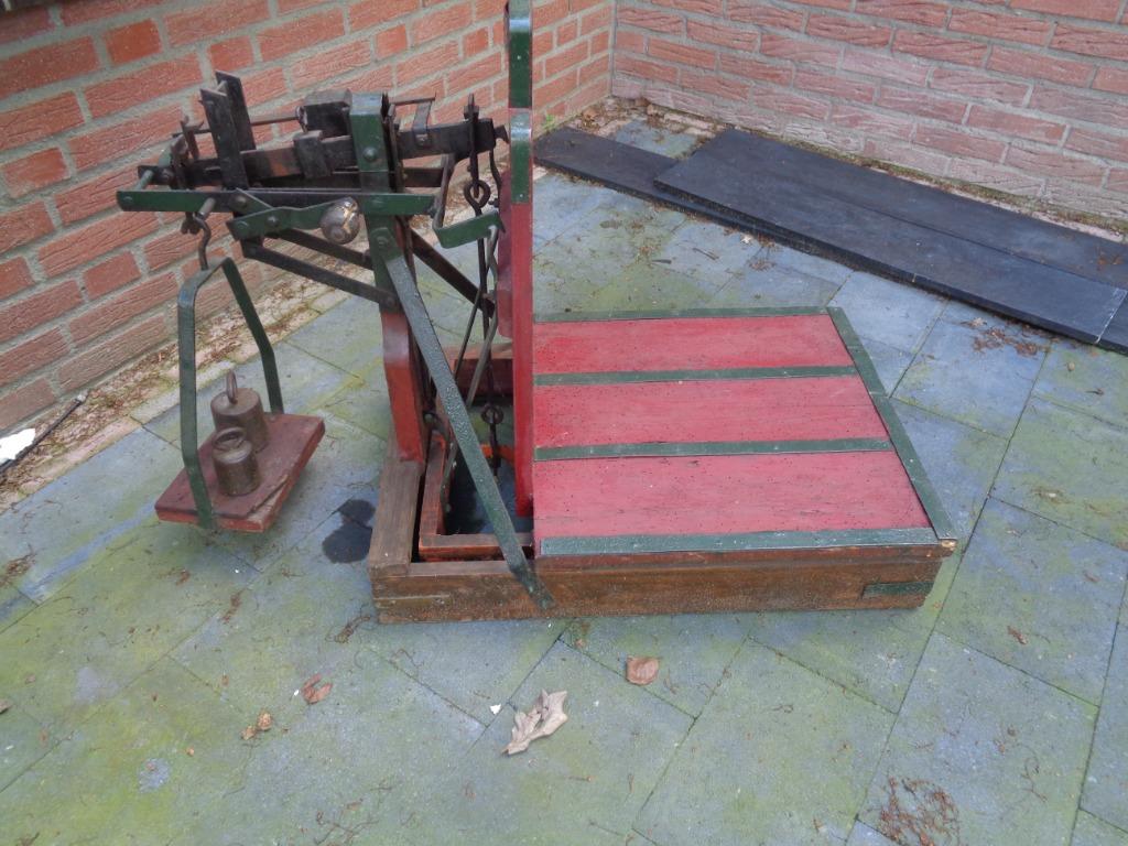 2 Oude houten bascules met gewichten, Enlèvement
