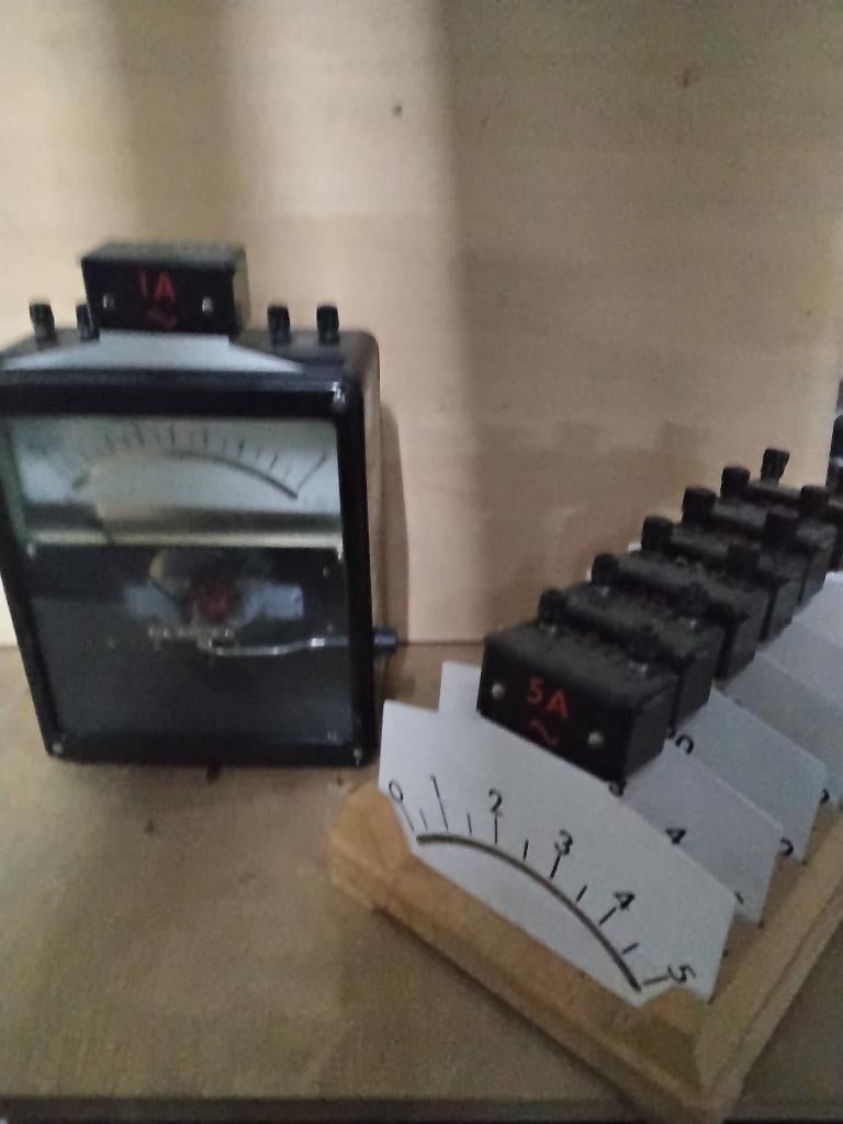 Ancien voltmetre, Enlèvement