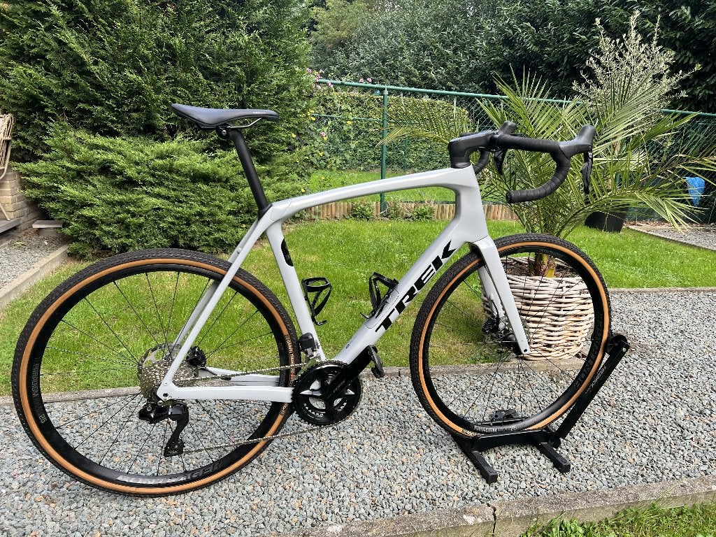 TREK DOMANE SL6 GEN 4 SHIMANO 105 12SP SIZE 60 GREY - 2024, Autres marques, Comme neuf, Enlèvement, 28 pouces