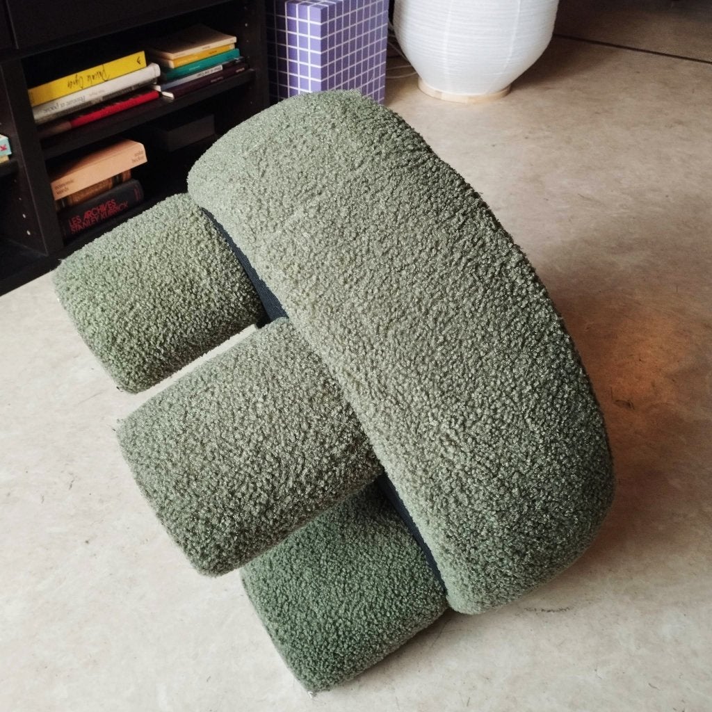Xenos. Etat Neuf. Pouf Vert Olive 4 Pieds, Maison & Meubles, Canapés | Repose-pieds & Poufs, Neuf, Bouclette, Rond, Bois