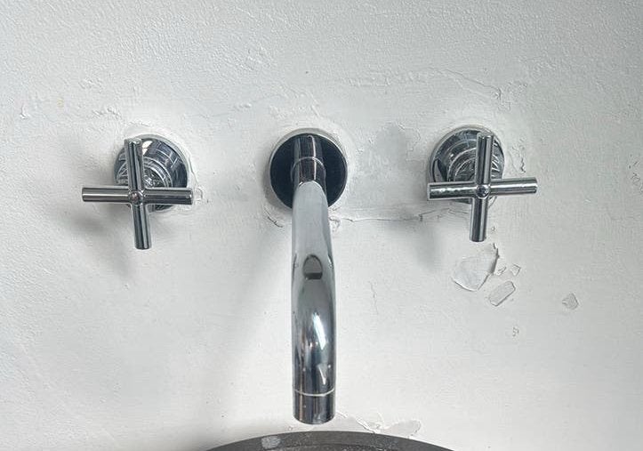 Deux robinets muraux Lavaobo chromés, 24 cm, Enlèvement, Comme neuf