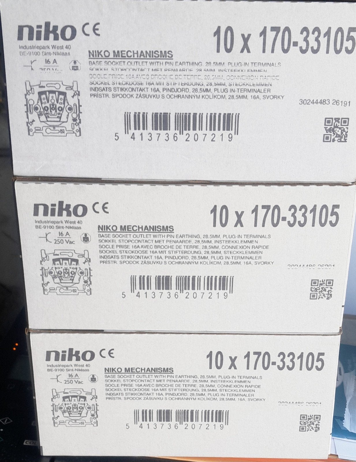 3 dozen Niko stopcontacten, Enlèvement ou Envoi