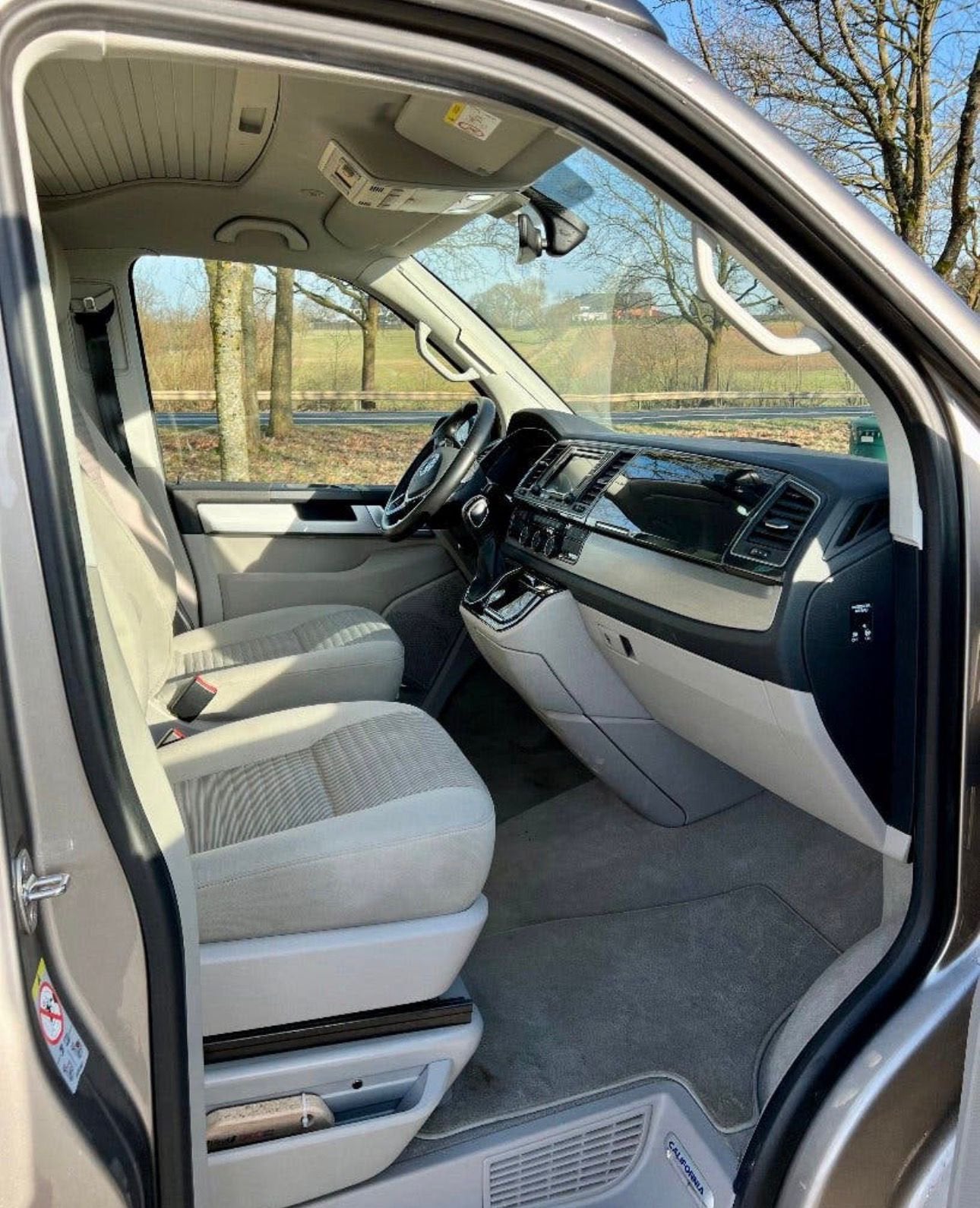 Camper van VW California T6 Ocean 4Motion (4x4) 2019 150pk!, Caravans en Kamperen, Automaat, Chemisch toilet, Volkswagen, Vloeistofverwarming