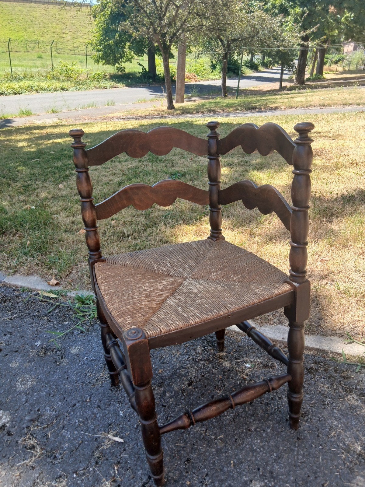 chaise de coin ancienne en bois, Antiquités & Art, Enlèvement