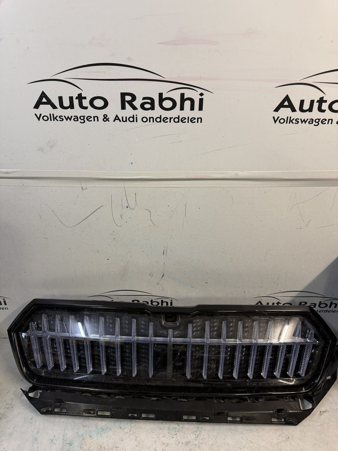 Grille met verlichting Skoda Enyaq IV v.a 2020 5LA941107A, Auto-onderdelen, Gebruikt, -, -, Ophalen of Verzenden