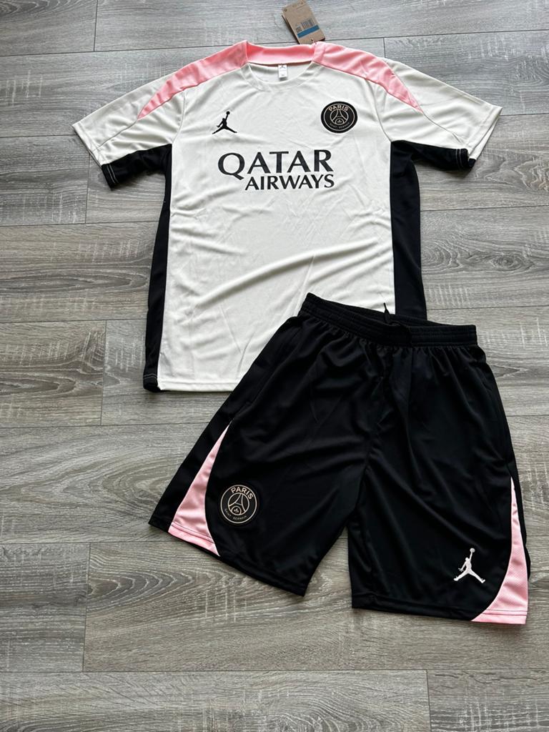 Ensemble de foot du PSG short et T-shirt - Taille M, Taille M, Enlèvement ou Envoi, Comme neuf, Maillot