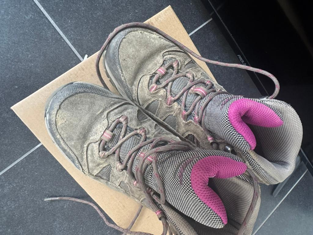 Wandelschoenen twv 90€ maat 37, Ophalen, Zo goed als nieuw