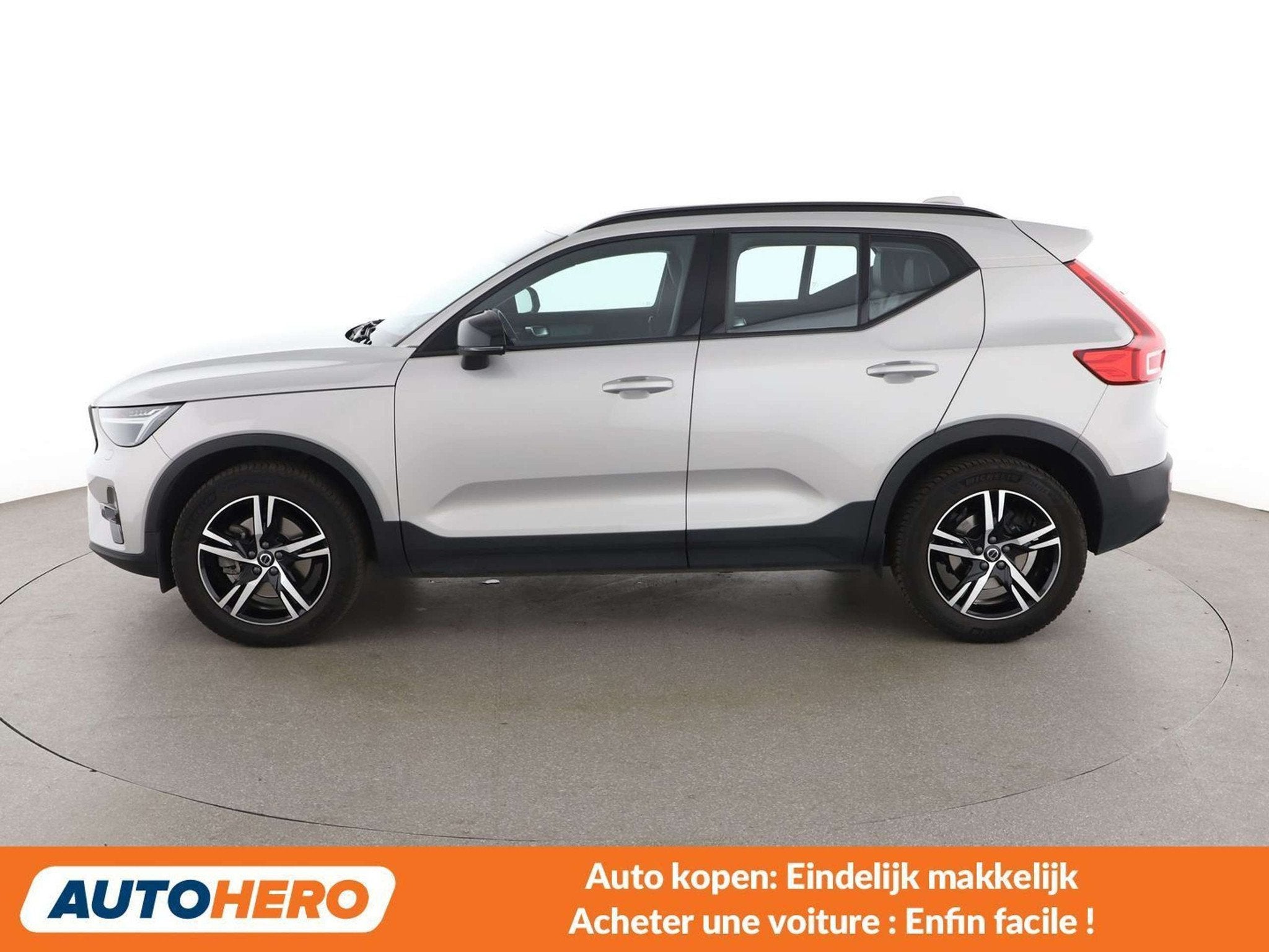 Volvo XC40 2.0 B3 Mild-Hybrid Plus Dark 2WD (automatique), Autos, Cuir, Argent ou Gris, Achat, Euro 6