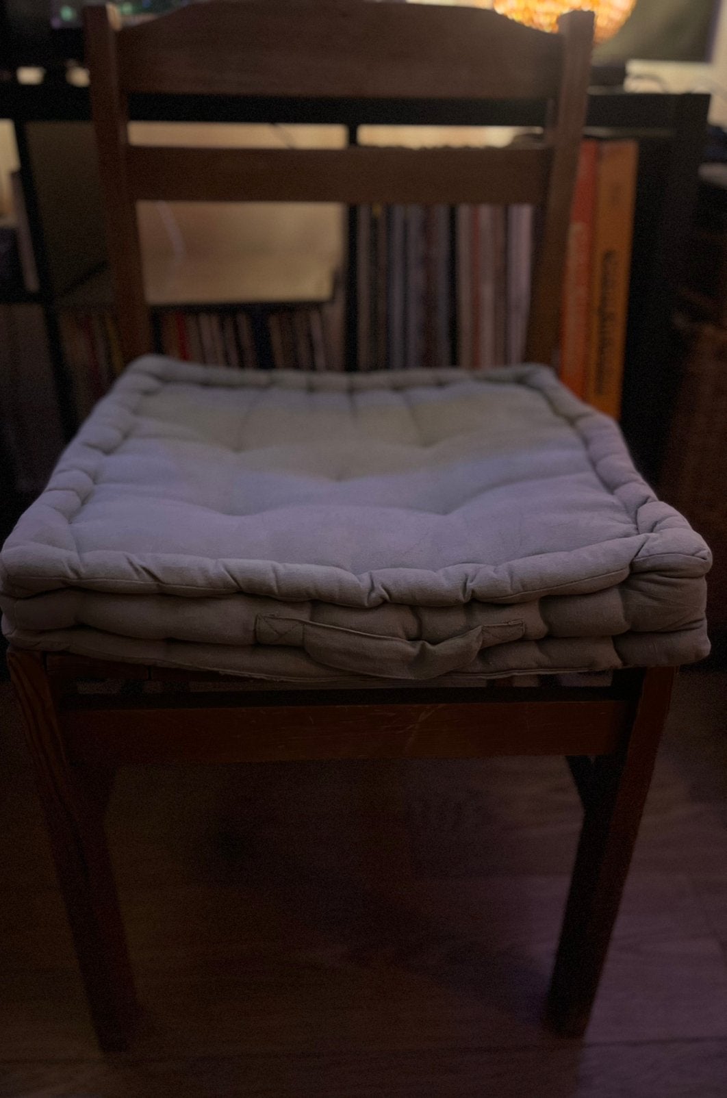 Houten stoelen…, Ophalen