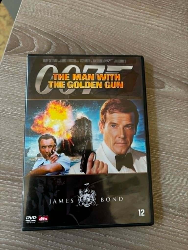 The man with the golden gun, james Bondfilm met Roger Moore,, CD & DVD, DVD | Classiques, Comme neuf, 1960 à 1980, À partir de 12 ans