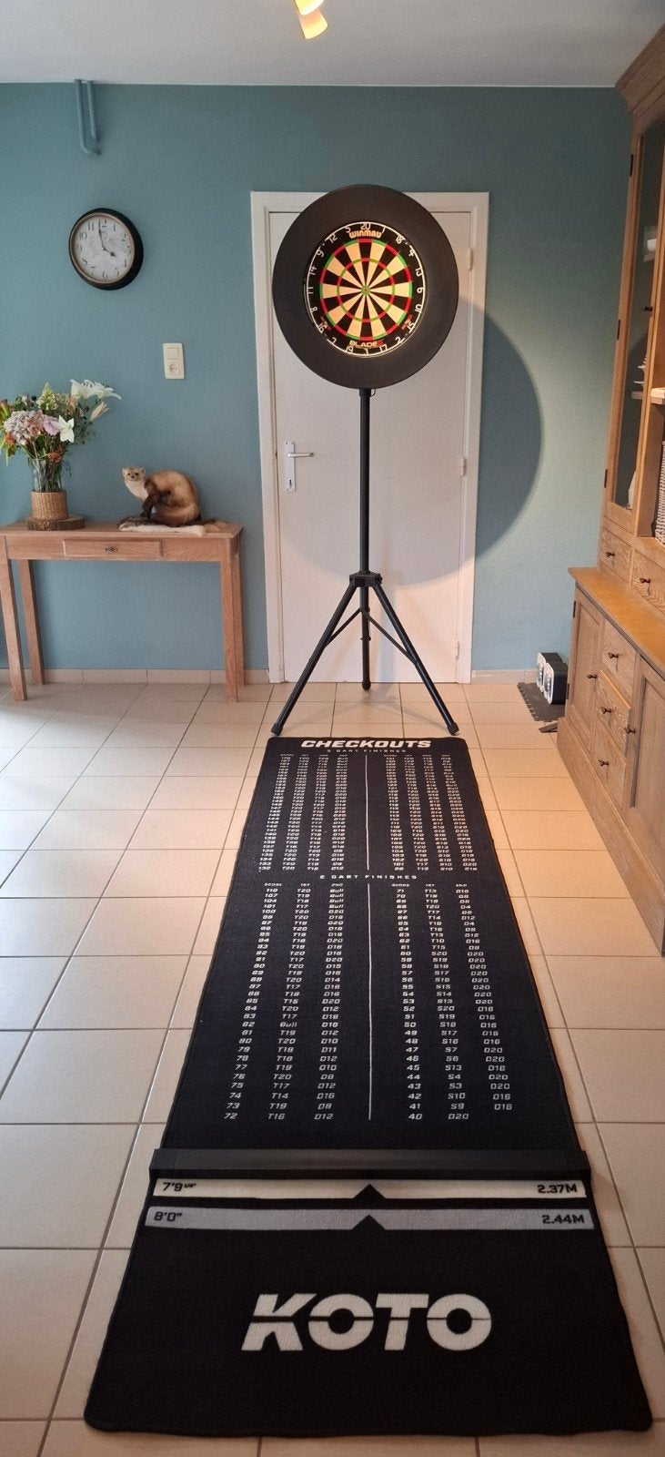 Complete dartset Winmau Blade 6 + standaard + mat + surround, Ophalen, Gebruikt, Dartbord