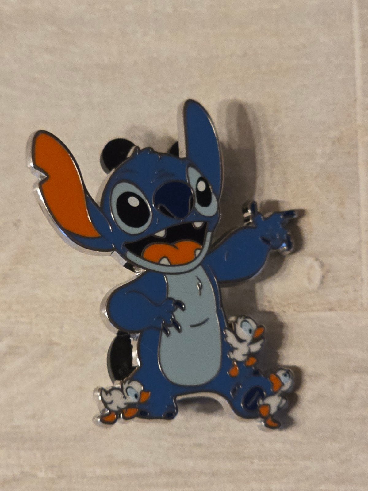 Stitch with Ducks Pin Disneyland Paris, Ophalen of Verzenden, Overige figuren, Zo goed als nieuw, Overige typen