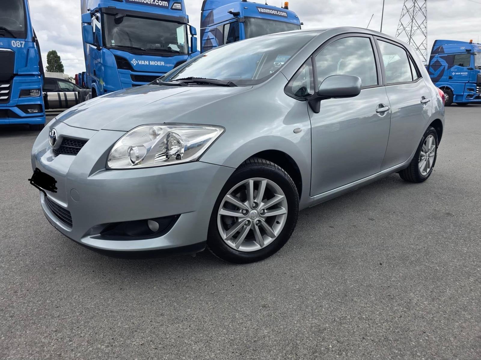 Toyota Auris/2010/80 000 km, Argent ou Gris, Achat, Boîte manuelle, 1300 cm³