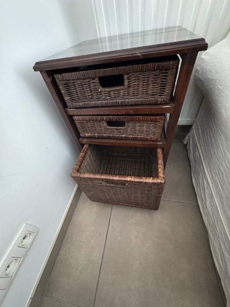 Te koop: ladekast met rieten manden – €40 vaste prijs, Ophalen, Gebruikt, Overige typen, Vierkant