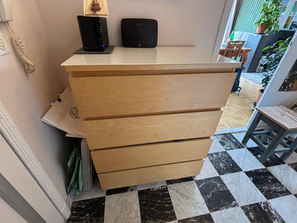 Ladekast ikea malm met glaz, Ophalen, 100 tot 150 cm, 50 tot 100 cm, Zo goed als nieuw